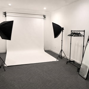 1 Hour Compact Private Photography Studio Hire (Basic Lighting Kit)