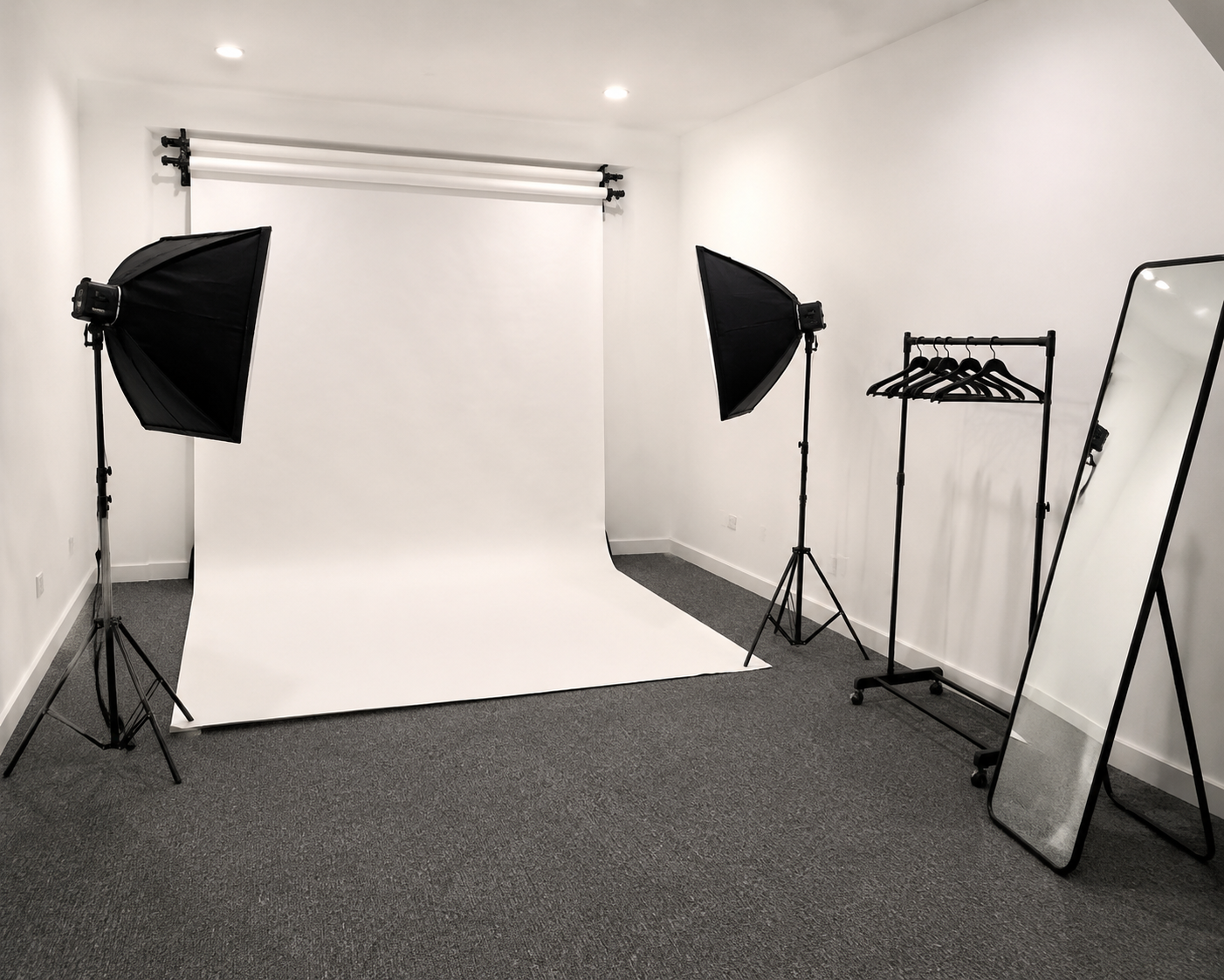 1 Hour Compact Private Photography Studio Hire (Basic Lighting Kit)